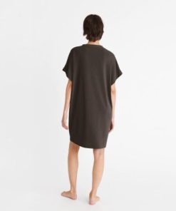 Praguevogue.shop4f9b9f976e 2