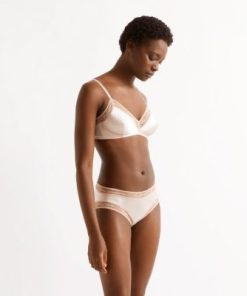 Praguevogue.shop6209ebc70c 2
