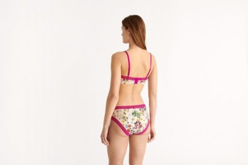 Praguevogue.shop82877e716e 3