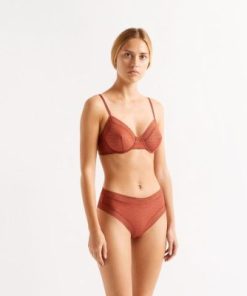 Praguevogue.shope3ee5f9338 2